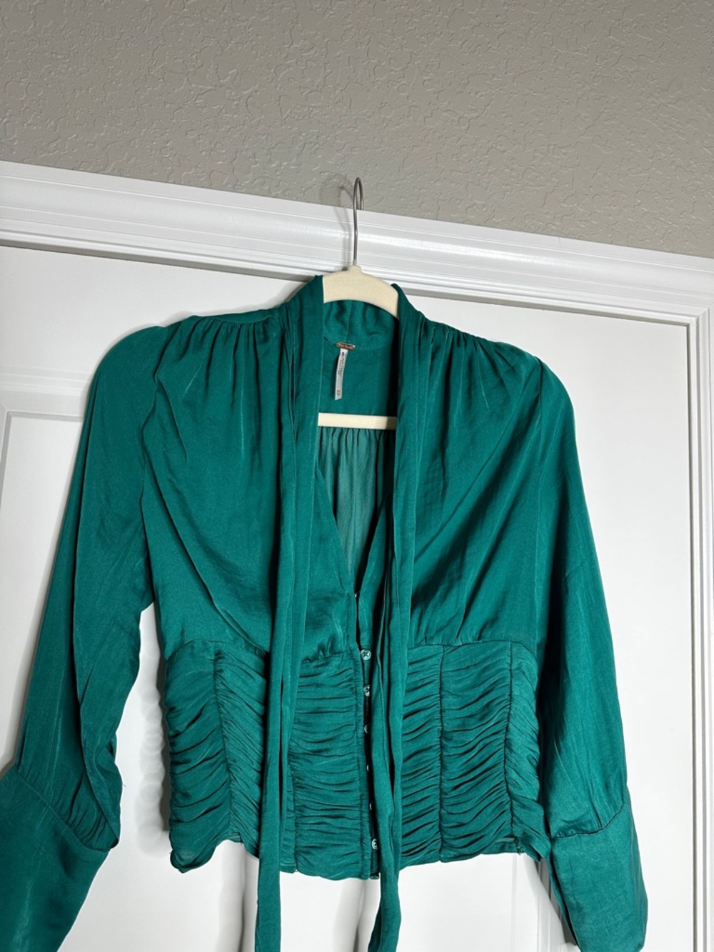 Free People Women’s Green Meet Me There Crop button front Long Sleeve Blouse - Picture 7 of 10